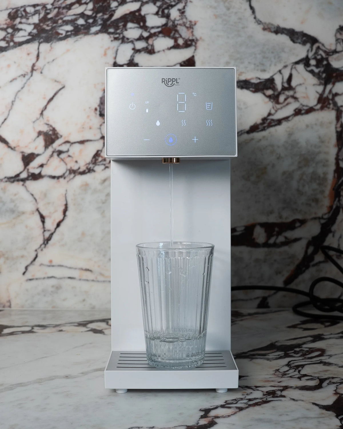 Rippl Nano pouring cold water