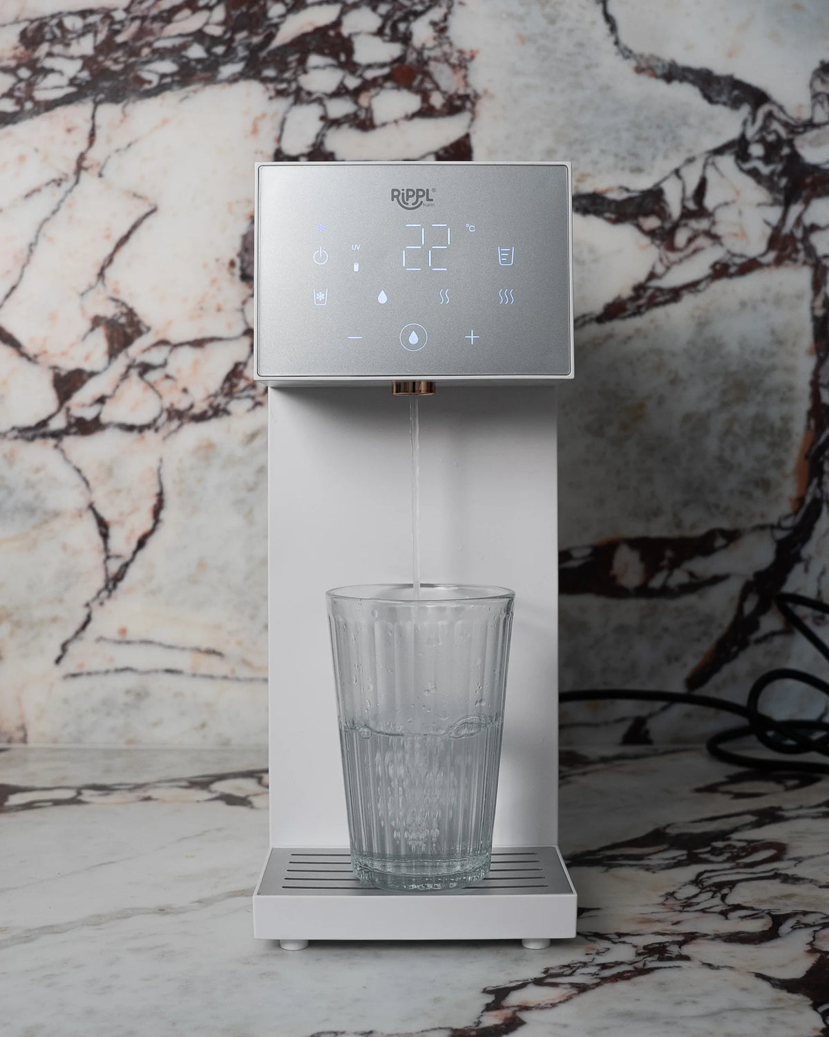 Rippl Nano at 22°C pouring a glass of water